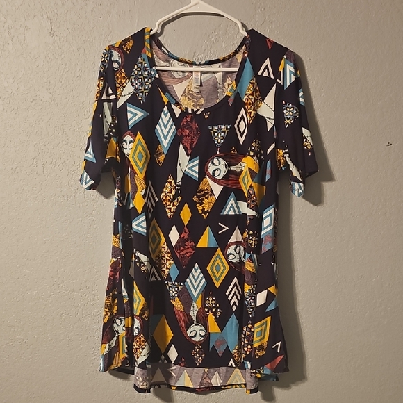 LuLaRoe Tops - LuLaRoe Sally Perfect T Short Sleeve Top